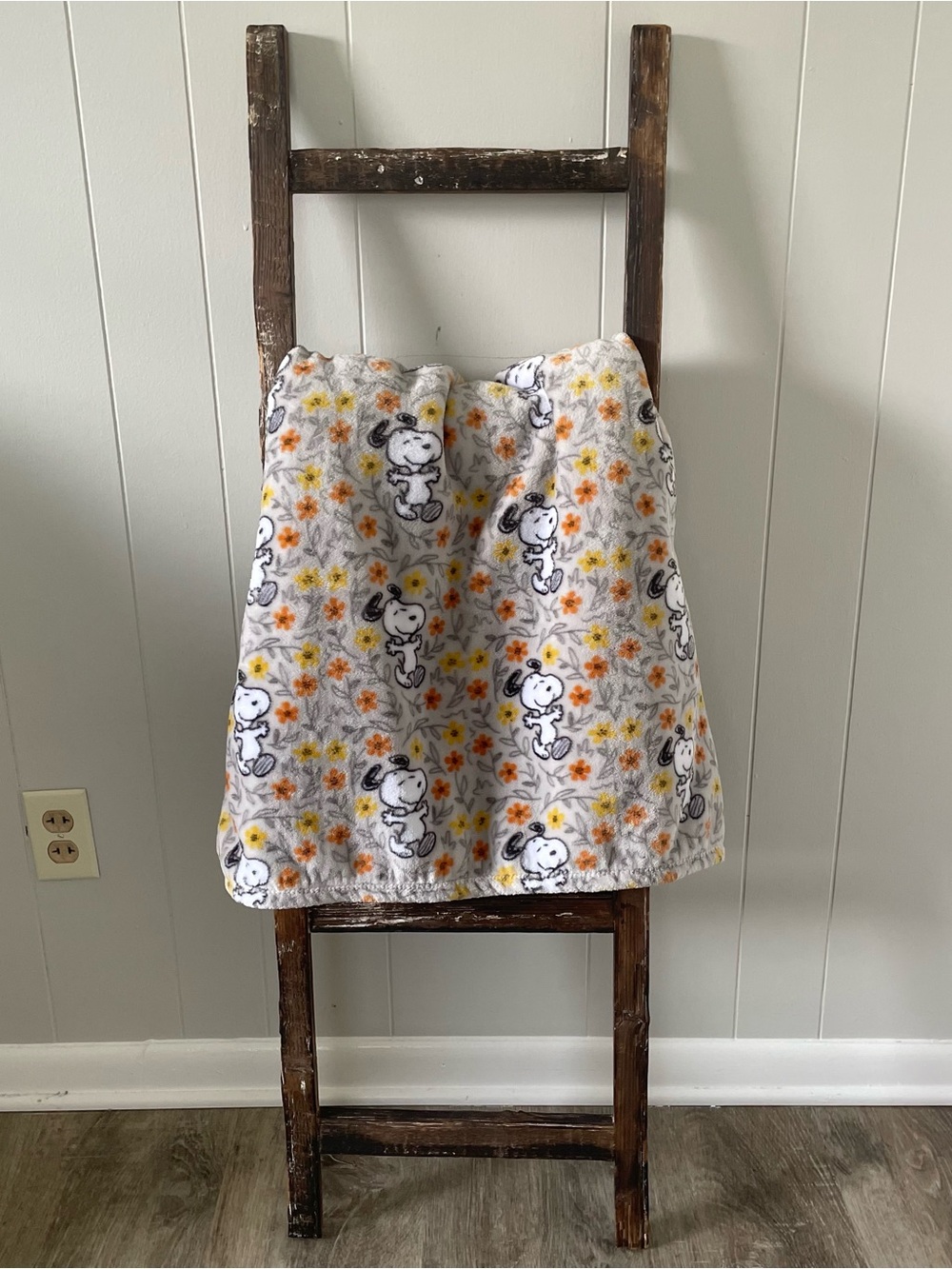 Peanuts Snoopy Floral Fleece Throw Blanket 55” x 70” Gray Orange Yellow Flowers